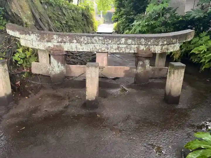 腹五社神社の{uncategorized: "未分類", other: "その他", undefined: "問題あり", building: "その他建物", grave: "お墓", sacred_gate: "鳥居", guardian: "狛犬", statue: "像", buddha: "仏像", history: "歴史", nature: "自然", garden: "庭園", animal: "動物", pagoda: "塔", temizu: "手水舎", mountain_gate: "山門・神門", sanctuary: "本殿・本堂", subordinate: "末社・摂社", art: "芸術", scenery: "景色", jizo: "地蔵", ema: "絵馬", goshuin: "御朱印", omikuji: "おみくじ", items: "授与品その他", amulet: "お守り", goshuincho: "御朱印帳", eats: "食事", festival: "お祭り", votive_dance: "神楽", shichigosan: "七五三参", wedding: "結婚式", experience: "体験その他", initially: "初詣", around: "周辺", anti_infection: "感染症対策"}