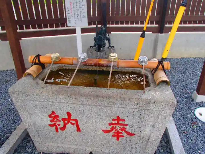 石井神社の手水舎