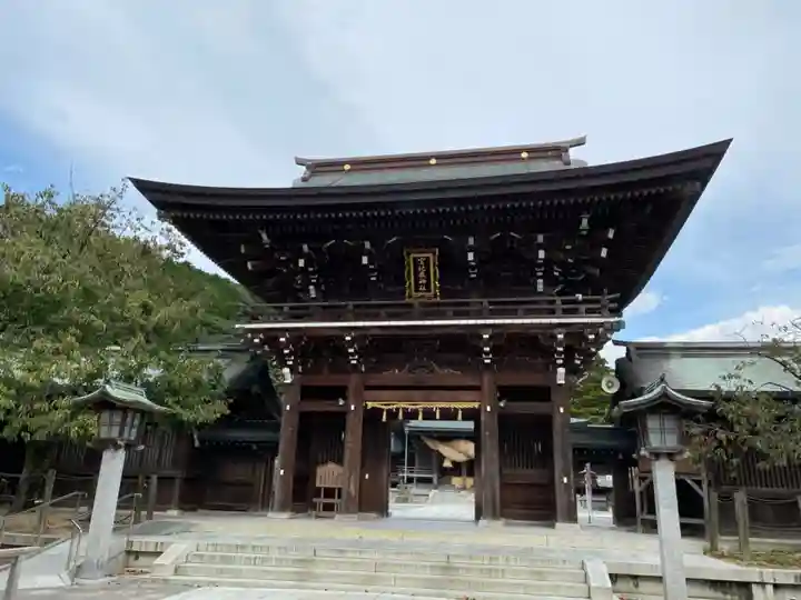 宮地嶽神社の山門・神門