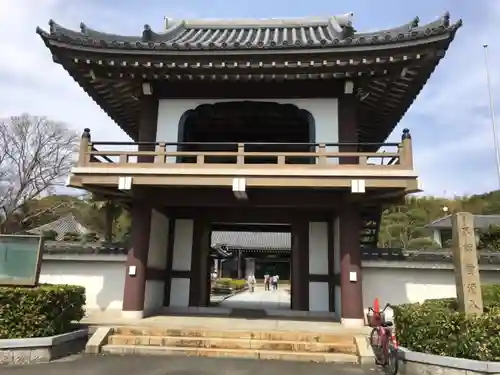 長寿寺の山門