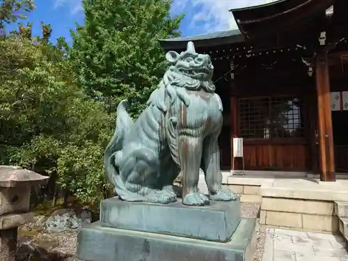 溝旗神社（肇國神社）の狛犬