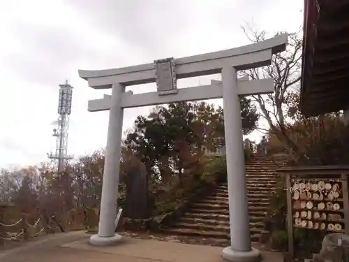 彌彦神社奥宮（御神廟）の鳥居