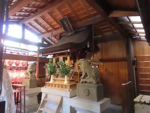 白山神社の本殿