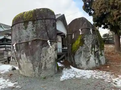 三ツ石神社(岩手県)