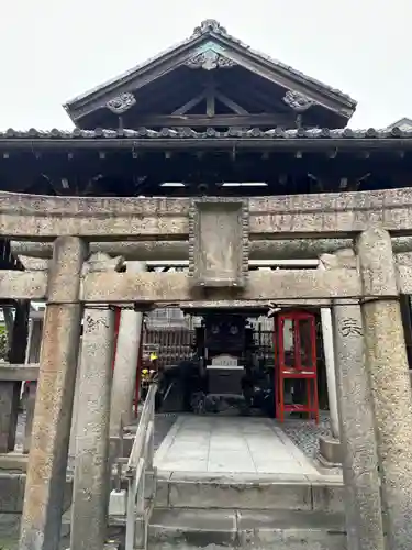 被官稲荷神社の鳥居
