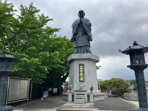 常照寺の像