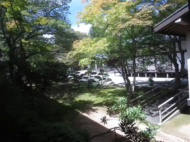 高野山金剛峯寺奥の院の庭園