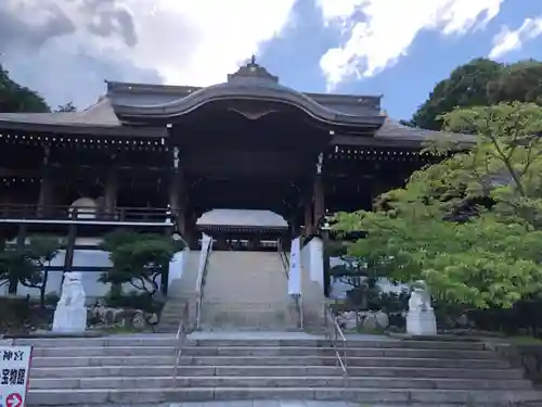 近江神宮の山門