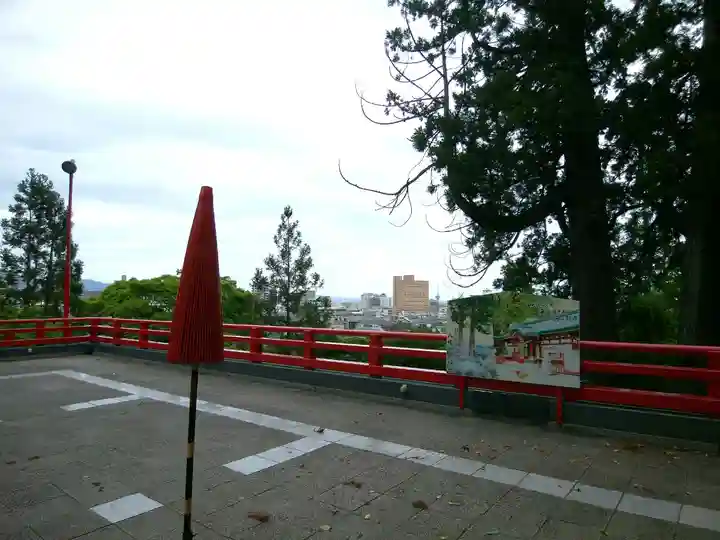八幡朝見神社の庭園