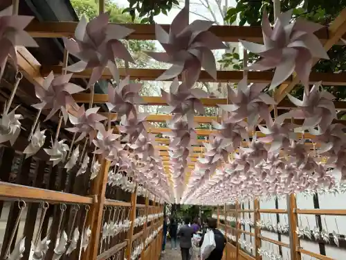 川越氷川神社の{uncategorized: "未分類", other: "その他", undefined: "問題あり", building: "その他建物", grave: "お墓", sacred_gate: "鳥居", guardian: "狛犬", statue: "像", buddha: "仏像", history: "歴史", nature: "自然", garden: "庭園", animal: "動物", pagoda: "塔", temizu: "手水舎", mountain_gate: "山門・神門", sanctuary: "本殿・本堂", subordinate: "末社・摂社", art: "芸術", scenery: "景色", jizo: "地蔵", ema: "絵馬", goshuin: "御朱印", omikuji: "おみくじ", items: "授与品その他", amulet: "お守り", goshuincho: "御朱印帳", eats: "食事", festival: "お祭り", votive_dance: "神楽", shichigosan: "七五三参", wedding: "結婚式", experience: "体験その他", initially: "初詣", around: "周辺", anti_infection: "感染症対策"}