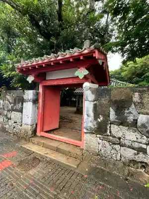 八重山権現堂の{uncategorized: "未分類", other: "その他", undefined: "問題あり", building: "その他建物", grave: "お墓", sacred_gate: "鳥居", guardian: "狛犬", statue: "像", buddha: "仏像", history: "歴史", nature: "自然", garden: "庭園", animal: "動物", pagoda: "塔", temizu: "手水舎", mountain_gate: "山門・神門", sanctuary: "本殿・本堂", subordinate: "末社・摂社", art: "芸術", scenery: "景色", jizo: "地蔵", ema: "絵馬", goshuin: "御朱印", omikuji: "おみくじ", items: "授与品その他", amulet: "お守り", goshuincho: "御朱印帳", eats: "食事", festival: "お祭り", votive_dance: "神楽", shichigosan: "七五三参", wedding: "結婚式", experience: "体験その他", initially: "初詣", around: "周辺", anti_infection: "感染症対策"}