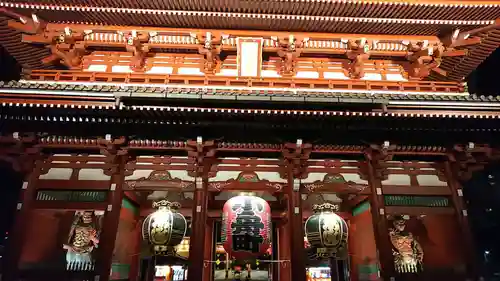 浅草寺の山門・神門