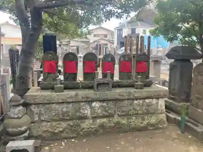 荘厳寺の{uncategorized: "未分類", other: "その他", undefined: "問題あり", building: "その他建物", grave: "お墓", sacred_gate: "鳥居", guardian: "狛犬", statue: "像", buddha: "仏像", history: "歴史", nature: "自然", garden: "庭園", animal: "動物", pagoda: "塔", temizu: "手水舎", mountain_gate: "山門・神門", sanctuary: "本殿・本堂", subordinate: "末社・摂社", art: "芸術", scenery: "景色", jizo: "地蔵", ema: "絵馬", goshuin: "御朱印", omikuji: "おみくじ", items: "授与品その他", amulet: "お守り", goshuincho: "御朱印帳", eats: "食事", festival: "お祭り", votive_dance: "神楽", shichigosan: "七五三参", wedding: "結婚式", experience: "体験その他", initially: "初詣", around: "周辺", anti_infection: "感染症対策"}
