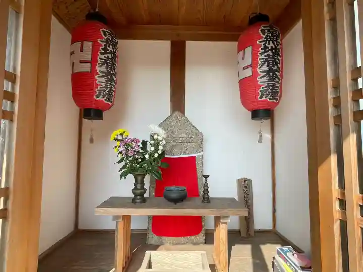 安吉神社の{uncategorized: "未分類", other: "その他", undefined: "問題あり", building: "その他建物", grave: "お墓", sacred_gate: "鳥居", guardian: "狛犬", statue: "像", buddha: "仏像", history: "歴史", nature: "自然", garden: "庭園", animal: "動物", pagoda: "塔", temizu: "手水舎", mountain_gate: "山門・神門", sanctuary: "本殿・本堂", subordinate: "末社・摂社", art: "芸術", scenery: "景色", jizo: "地蔵", ema: "絵馬", goshuin: "御朱印", omikuji: "おみくじ", items: "授与品その他", amulet: "お守り", goshuincho: "御朱印帳", eats: "食事", festival: "お祭り", votive_dance: "神楽", shichigosan: "七五三参", wedding: "結婚式", experience: "体験その他", initially: "初詣", around: "周辺", anti_infection: "感染症対策"}