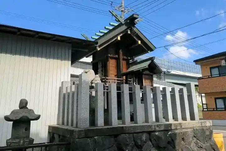 神明社の{uncategorized: "未分類", other: "その他", undefined: "問題あり", building: "その他建物", grave: "お墓", sacred_gate: "鳥居", guardian: "狛犬", statue: "像", buddha: "仏像", history: "歴史", nature: "自然", garden: "庭園", animal: "動物", pagoda: "塔", temizu: "手水舎", mountain_gate: "山門・神門", sanctuary: "本殿・本堂", subordinate: "末社・摂社", art: "芸術", scenery: "景色", jizo: "地蔵", ema: "絵馬", goshuin: "御朱印", omikuji: "おみくじ", items: "授与品その他", amulet: "お守り", goshuincho: "御朱印帳", eats: "食事", festival: "お祭り", votive_dance: "神楽", shichigosan: "七五三参", wedding: "結婚式", experience: "体験その他", initially: "初詣", around: "周辺", anti_infection: "感染症対策"}