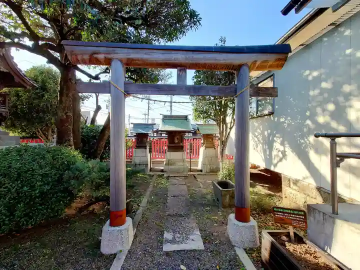 六塚稲荷神社(埼玉県)