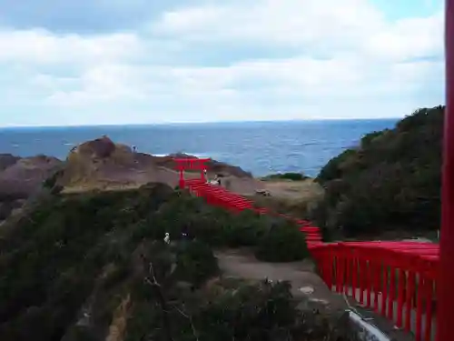 元乃隅神社の{uncategorized: "未分類", other: "その他", undefined: "問題あり", building: "その他建物", grave: "お墓", sacred_gate: "鳥居", guardian: "狛犬", statue: "像", buddha: "仏像", history: "歴史", nature: "自然", garden: "庭園", animal: "動物", pagoda: "塔", temizu: "手水舎", mountain_gate: "山門・神門", sanctuary: "本殿・本堂", subordinate: "末社・摂社", art: "芸術", scenery: "景色", jizo: "地蔵", ema: "絵馬", goshuin: "御朱印", omikuji: "おみくじ", items: "授与品その他", amulet: "お守り", goshuincho: "御朱印帳", eats: "食事", festival: "お祭り", votive_dance: "神楽", shichigosan: "七五三参", wedding: "結婚式", experience: "体験その他", initially: "初詣", around: "周辺", anti_infection: "感染症対策"}