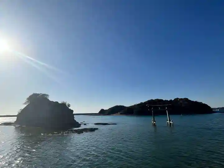 元嶋神社の{uncategorized: "未分類", other: "その他", undefined: "問題あり", building: "その他建物", grave: "お墓", sacred_gate: "鳥居", guardian: "狛犬", statue: "像", buddha: "仏像", history: "歴史", nature: "自然", garden: "庭園", animal: "動物", pagoda: "塔", temizu: "手水舎", mountain_gate: "山門・神門", sanctuary: "本殿・本堂", subordinate: "末社・摂社", art: "芸術", scenery: "景色", jizo: "地蔵", ema: "絵馬", goshuin: "御朱印", omikuji: "おみくじ", items: "授与品その他", amulet: "お守り", goshuincho: "御朱印帳", eats: "食事", festival: "お祭り", votive_dance: "神楽", shichigosan: "七五三参", wedding: "結婚式", experience: "体験その他", initially: "初詣", around: "周辺", anti_infection: "感染症対策"}