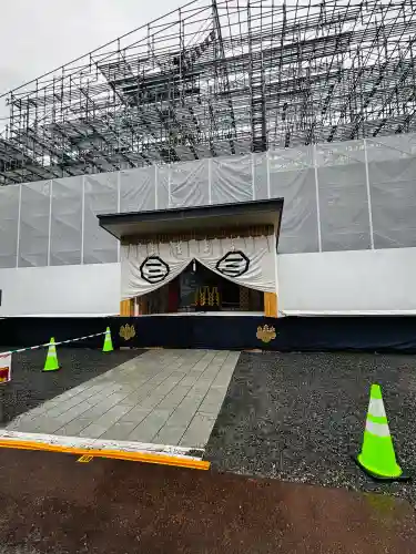 三嶋大社の{uncategorized: "未分類", other: "その他", undefined: "問題あり", building: "その他建物", grave: "お墓", sacred_gate: "鳥居", guardian: "狛犬", statue: "像", buddha: "仏像", history: "歴史", nature: "自然", garden: "庭園", animal: "動物", pagoda: "塔", temizu: "手水舎", mountain_gate: "山門・神門", sanctuary: "本殿・本堂", subordinate: "末社・摂社", art: "芸術", scenery: "景色", jizo: "地蔵", ema: "絵馬", goshuin: "御朱印", omikuji: "おみくじ", items: "授与品その他", amulet: "お守り", goshuincho: "御朱印帳", eats: "食事", festival: "お祭り", votive_dance: "神楽", shichigosan: "七五三参", wedding: "結婚式", experience: "体験その他", initially: "初詣", around: "周辺", anti_infection: "感染症対策"}