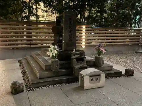 将門塚の{uncategorized: "未分類", other: "その他", undefined: "問題あり", building: "その他建物", grave: "お墓", sacred_gate: "鳥居", guardian: "狛犬", statue: "像", buddha: "仏像", history: "歴史", nature: "自然", garden: "庭園", animal: "動物", pagoda: "塔", temizu: "手水舎", mountain_gate: "山門・神門", sanctuary: "本殿・本堂", subordinate: "末社・摂社", art: "芸術", scenery: "景色", jizo: "地蔵", ema: "絵馬", goshuin: "御朱印", omikuji: "おみくじ", items: "授与品その他", amulet: "お守り", goshuincho: "御朱印帳", eats: "食事", festival: "お祭り", votive_dance: "神楽", shichigosan: "七五三参", wedding: "結婚式", experience: "体験その他", initially: "初詣", around: "周辺", anti_infection: "感染症対策"}