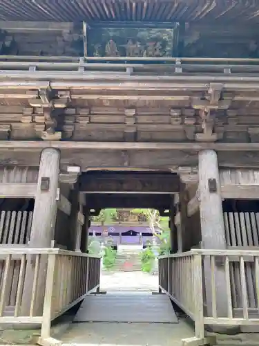 西明寺の山門