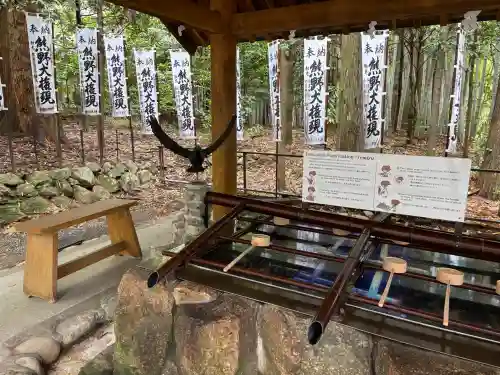 熊野本宮大社の{uncategorized: "未分類", other: "その他", undefined: "問題あり", building: "その他建物", grave: "お墓", sacred_gate: "鳥居", guardian: "狛犬", statue: "像", buddha: "仏像", history: "歴史", nature: "自然", garden: "庭園", animal: "動物", pagoda: "塔", temizu: "手水舎", mountain_gate: "山門・神門", sanctuary: "本殿・本堂", subordinate: "末社・摂社", art: "芸術", scenery: "景色", jizo: "地蔵", ema: "絵馬", goshuin: "御朱印", omikuji: "おみくじ", items: "授与品その他", amulet: "お守り", goshuincho: "御朱印帳", eats: "食事", festival: "お祭り", votive_dance: "神楽", shichigosan: "七五三参", wedding: "結婚式", experience: "体験その他", initially: "初詣", around: "周辺", anti_infection: "感染症対策"}