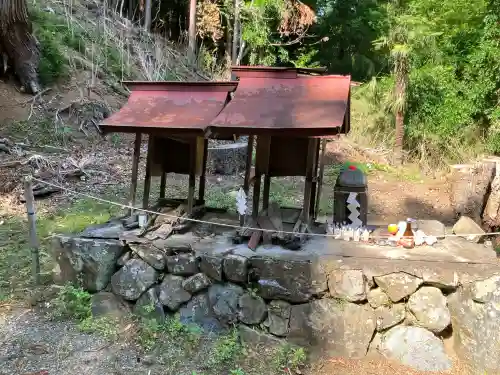 松田神社の{uncategorized: "未分類", other: "その他", undefined: "問題あり", building: "その他建物", grave: "お墓", sacred_gate: "鳥居", guardian: "狛犬", statue: "像", buddha: "仏像", history: "歴史", nature: "自然", garden: "庭園", animal: "動物", pagoda: "塔", temizu: "手水舎", mountain_gate: "山門・神門", sanctuary: "本殿・本堂", subordinate: "末社・摂社", art: "芸術", scenery: "景色", jizo: "地蔵", ema: "絵馬", goshuin: "御朱印", omikuji: "おみくじ", items: "授与品その他", amulet: "お守り", goshuincho: "御朱印帳", eats: "食事", festival: "お祭り", votive_dance: "神楽", shichigosan: "七五三参", wedding: "結婚式", experience: "体験その他", initially: "初詣", around: "周辺", anti_infection: "感染症対策"}