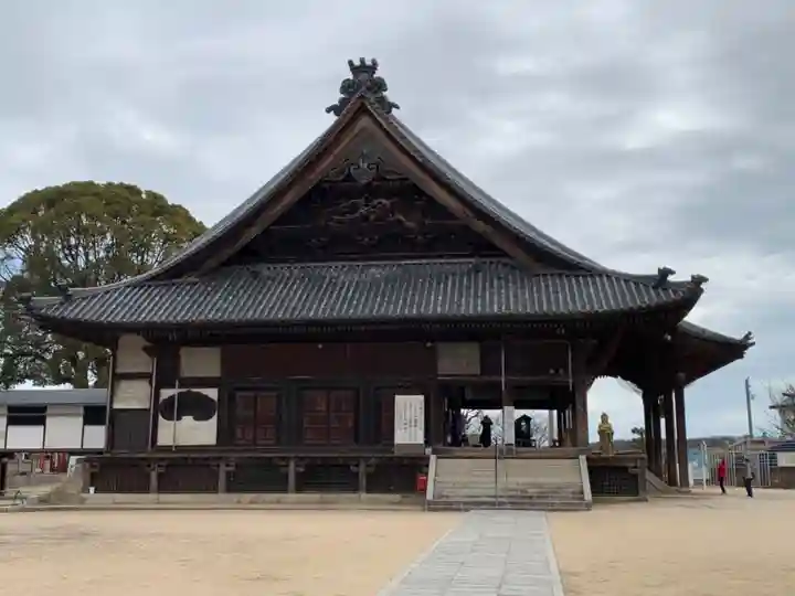 西大寺の本殿・本堂
