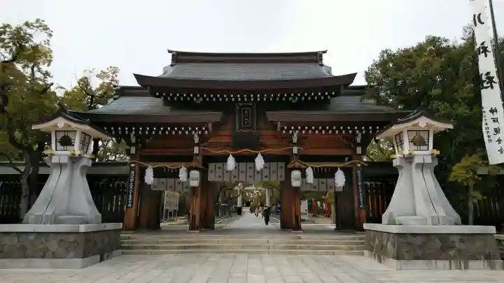 湊川神社の山門・神門