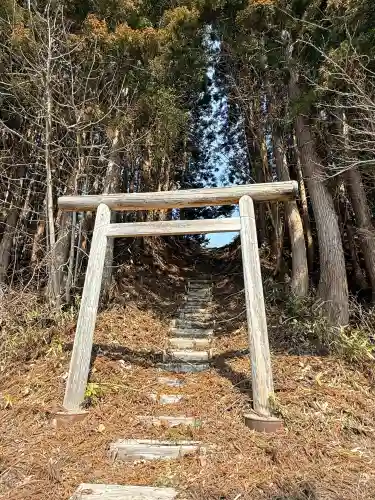 瓜谷神社の{uncategorized: "未分類", other: "その他", undefined: "問題あり", building: "その他建物", grave: "お墓", sacred_gate: "鳥居", guardian: "狛犬", statue: "像", buddha: "仏像", history: "歴史", nature: "自然", garden: "庭園", animal: "動物", pagoda: "塔", temizu: "手水舎", mountain_gate: "山門・神門", sanctuary: "本殿・本堂", subordinate: "末社・摂社", art: "芸術", scenery: "景色", jizo: "地蔵", ema: "絵馬", goshuin: "御朱印", omikuji: "おみくじ", items: "授与品その他", amulet: "お守り", goshuincho: "御朱印帳", eats: "食事", festival: "お祭り", votive_dance: "神楽", shichigosan: "七五三参", wedding: "結婚式", experience: "体験その他", initially: "初詣", around: "周辺", anti_infection: "感染症対策"}