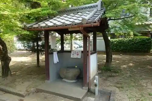 女九神社の手水舎