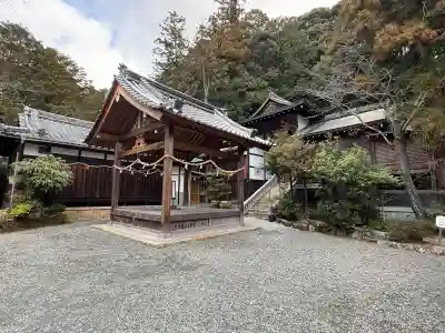 伊弉諾神社の{uncategorized: "未分類", other: "その他", undefined: "問題あり", building: "その他建物", grave: "お墓", sacred_gate: "鳥居", guardian: "狛犬", statue: "像", buddha: "仏像", history: "歴史", nature: "自然", garden: "庭園", animal: "動物", pagoda: "塔", temizu: "手水舎", mountain_gate: "山門・神門", sanctuary: "本殿・本堂", subordinate: "末社・摂社", art: "芸術", scenery: "景色", jizo: "地蔵", ema: "絵馬", goshuin: "御朱印", omikuji: "おみくじ", items: "授与品その他", amulet: "お守り", goshuincho: "御朱印帳", eats: "食事", festival: "お祭り", votive_dance: "神楽", shichigosan: "七五三参", wedding: "結婚式", experience: "体験その他", initially: "初詣", around: "周辺", anti_infection: "感染症対策"}