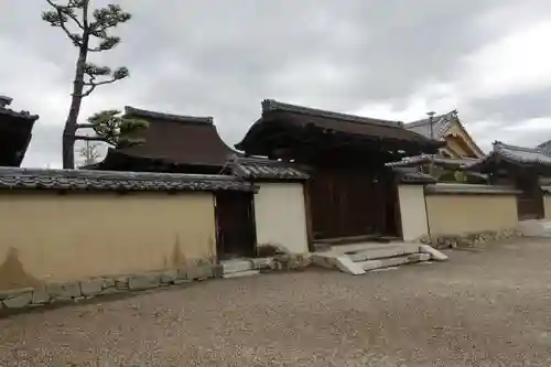 北室院の山門