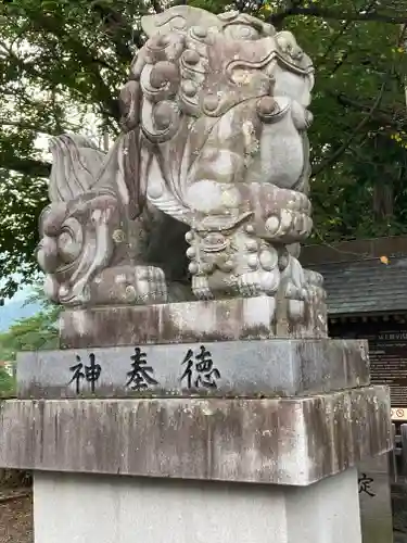 冨士御室浅間神社の狛犬