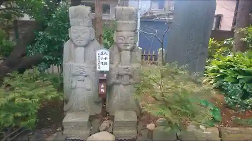 七社神社の像