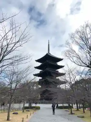 東寺（教王護国寺）の{uncategorized: "未分類", other: "その他", undefined: "問題あり", building: "その他建物", grave: "お墓", sacred_gate: "鳥居", guardian: "狛犬", statue: "像", buddha: "仏像", history: "歴史", nature: "自然", garden: "庭園", animal: "動物", pagoda: "塔", temizu: "手水舎", mountain_gate: "山門・神門", sanctuary: "本殿・本堂", subordinate: "末社・摂社", art: "芸術", scenery: "景色", jizo: "地蔵", ema: "絵馬", goshuin: "御朱印", omikuji: "おみくじ", items: "授与品その他", amulet: "お守り", goshuincho: "御朱印帳", eats: "食事", festival: "お祭り", votive_dance: "神楽", shichigosan: "七五三参", wedding: "結婚式", experience: "体験その他", initially: "初詣", around: "周辺", anti_infection: "感染症対策"}