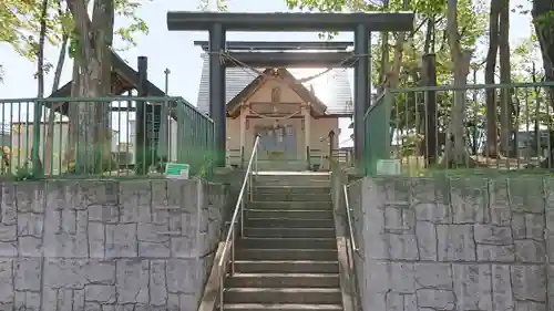 三里塚神社の鳥居