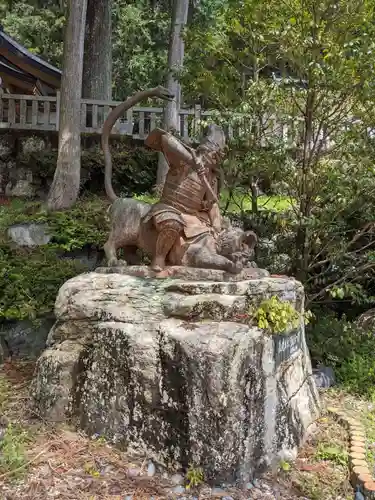 高賀神社の像