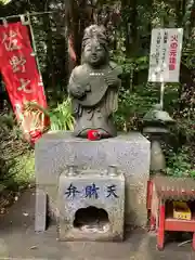 磯山弁財天の像