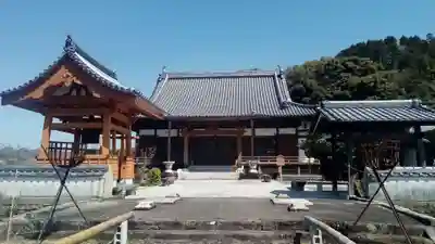 泉養寺の本殿・本堂