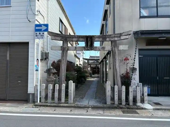 天満宮の{uncategorized: "未分類", other: "その他", undefined: "問題あり", building: "その他建物", grave: "お墓", sacred_gate: "鳥居", guardian: "狛犬", statue: "像", buddha: "仏像", history: "歴史", nature: "自然", garden: "庭園", animal: "動物", pagoda: "塔", temizu: "手水舎", mountain_gate: "山門・神門", sanctuary: "本殿・本堂", subordinate: "末社・摂社", art: "芸術", scenery: "景色", jizo: "地蔵", ema: "絵馬", goshuin: "御朱印", omikuji: "おみくじ", items: "授与品その他", amulet: "お守り", goshuincho: "御朱印帳", eats: "食事", festival: "お祭り", votive_dance: "神楽", shichigosan: "七五三参", wedding: "結婚式", experience: "体験その他", initially: "初詣", around: "周辺", anti_infection: "感染症対策"}