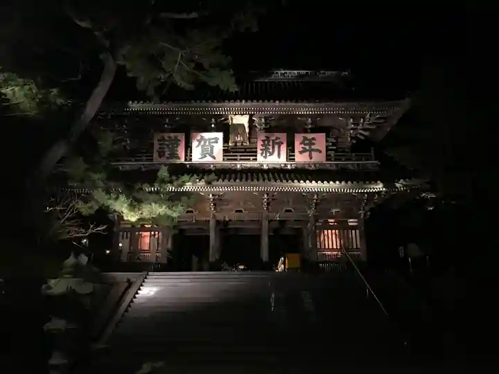 誕生寺の山門・神門