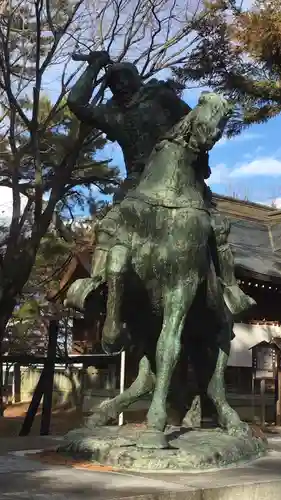 川中島古戦場八幡社の像