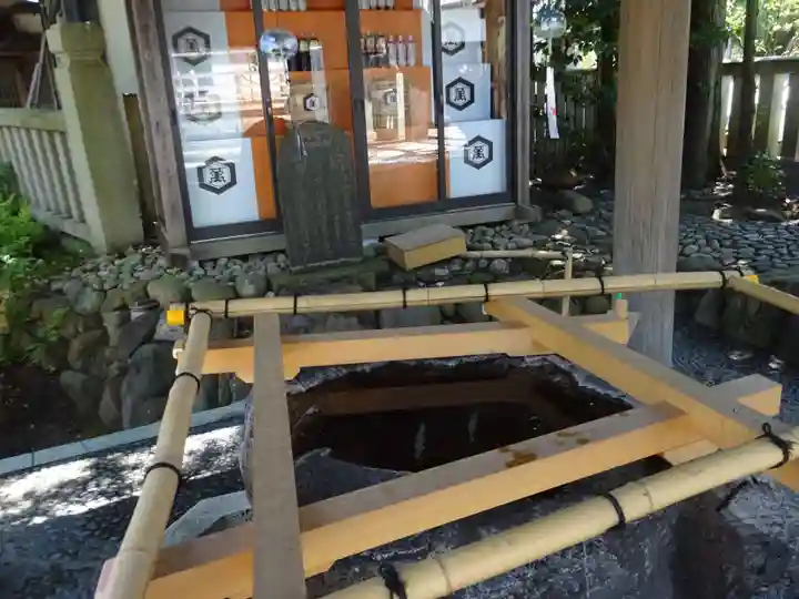 伊勢山皇大神宮の手水舎