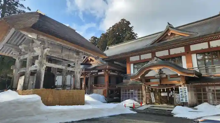 出羽神社(出羽三山神社)~三神合祭殿~の本殿・本堂