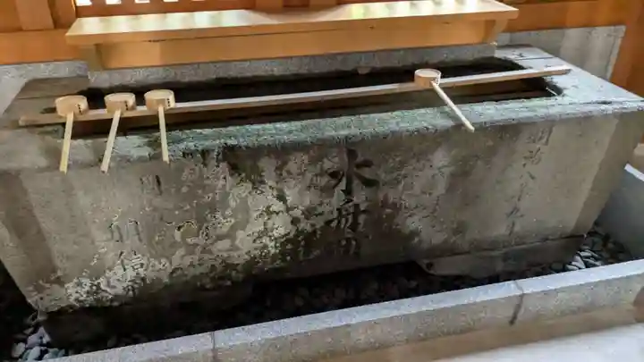 射水神社の手水舎