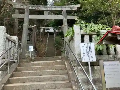 舞岡八幡宮の{uncategorized: "未分類", other: "その他", undefined: "問題あり", building: "その他建物", grave: "お墓", sacred_gate: "鳥居", guardian: "狛犬", statue: "像", buddha: "仏像", history: "歴史", nature: "自然", garden: "庭園", animal: "動物", pagoda: "塔", temizu: "手水舎", mountain_gate: "山門・神門", sanctuary: "本殿・本堂", subordinate: "末社・摂社", art: "芸術", scenery: "景色", jizo: "地蔵", ema: "絵馬", goshuin: "御朱印", omikuji: "おみくじ", items: "授与品その他", amulet: "お守り", goshuincho: "御朱印帳", eats: "食事", festival: "お祭り", votive_dance: "神楽", shichigosan: "七五三参", wedding: "結婚式", experience: "体験その他", initially: "初詣", around: "周辺", anti_infection: "感染症対策"}