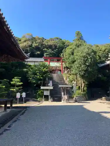 粉河産土神社（たのもしの宮）の山門・神門