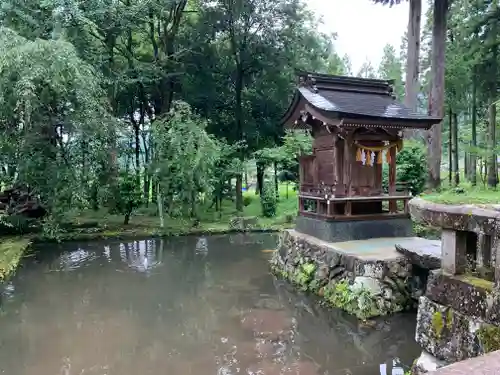 宇奈岐日女神社の末社