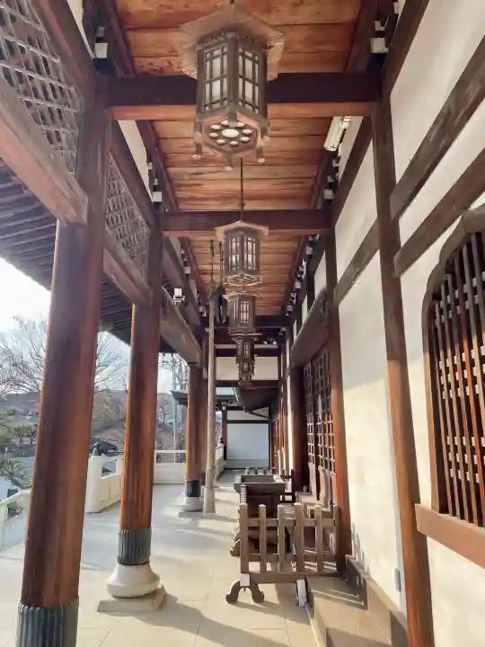 萬満寺の{uncategorized: "未分類", other: "その他", undefined: "問題あり", building: "その他建物", grave: "お墓", sacred_gate: "鳥居", guardian: "狛犬", statue: "像", buddha: "仏像", history: "歴史", nature: "自然", garden: "庭園", animal: "動物", pagoda: "塔", temizu: "手水舎", mountain_gate: "山門・神門", sanctuary: "本殿・本堂", subordinate: "末社・摂社", art: "芸術", scenery: "景色", jizo: "地蔵", ema: "絵馬", goshuin: "御朱印", omikuji: "おみくじ", items: "授与品その他", amulet: "お守り", goshuincho: "御朱印帳", eats: "食事", festival: "お祭り", votive_dance: "神楽", shichigosan: "七五三参", wedding: "結婚式", experience: "体験その他", initially: "初詣", around: "周辺", anti_infection: "感染症対策"}